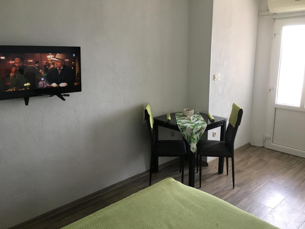 Апартаменты Studio Apartman Jojo Сень Экстерьер фото